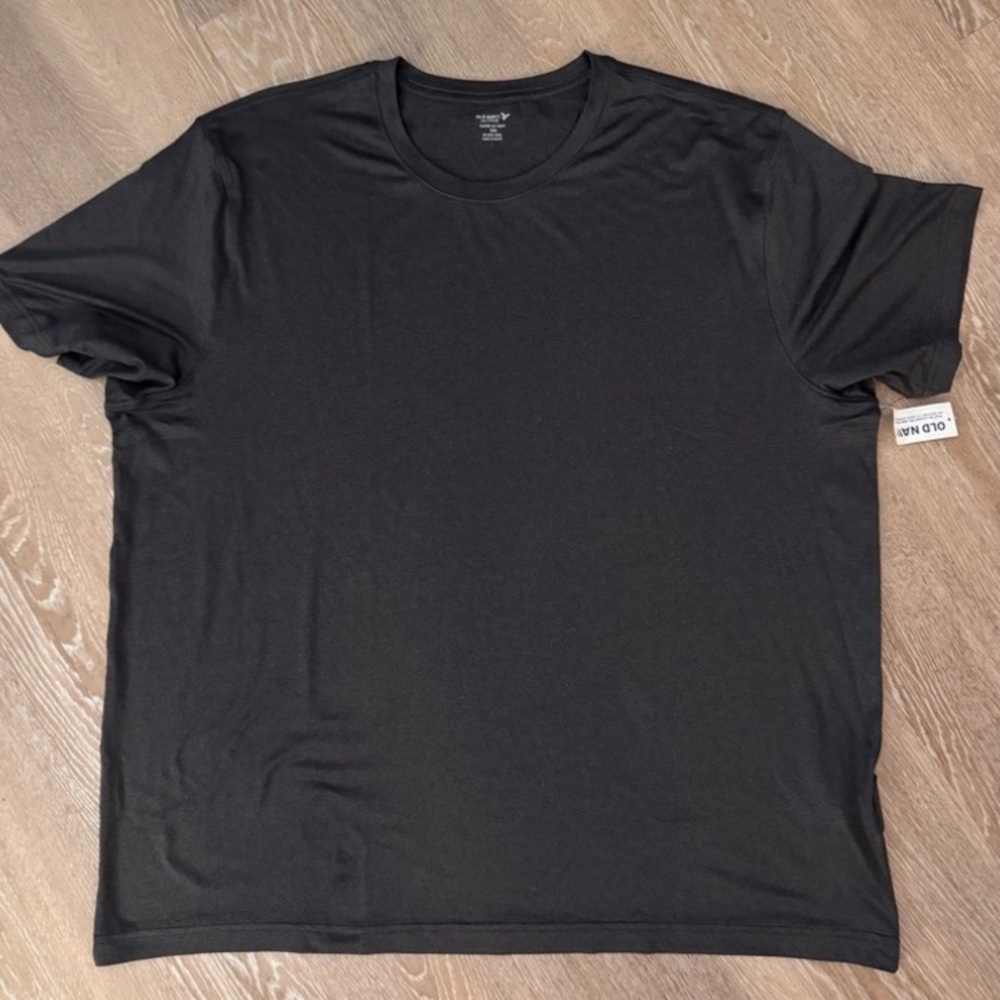 Old Navy Men’s Active T Shirt - NWT